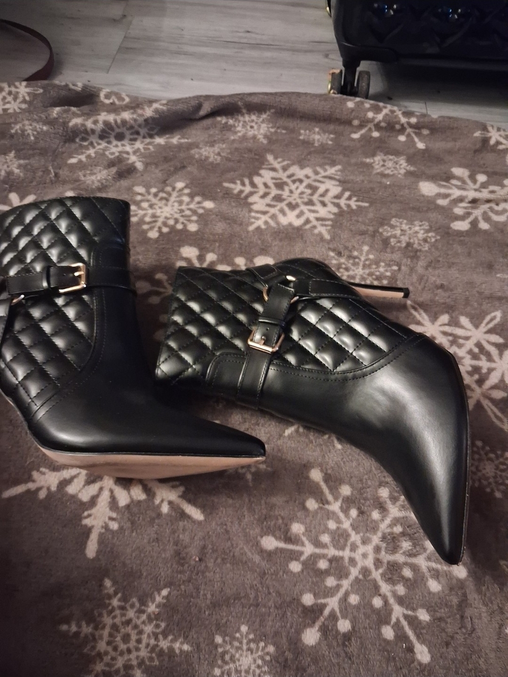 Quilted Pointed-Toe Women's Ankle Boots - Black New York And Company Size 10